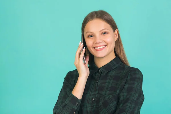 Beautiful Young Woman Green Shirt Green Background Phone Her Hand — Stock Photo, Image