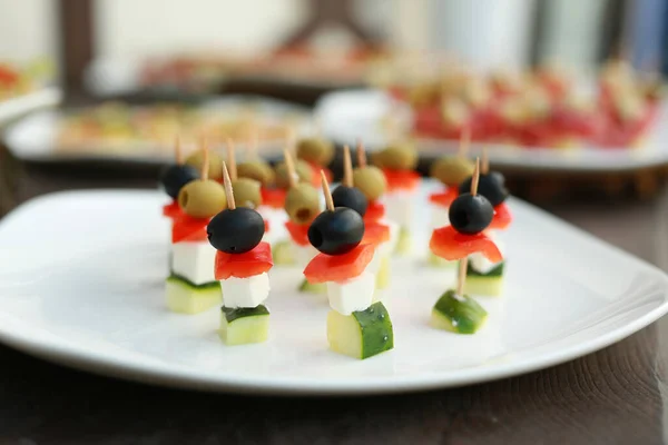 Belle Collation Fruits Régime Sur Une Assiette Blanche — Photo