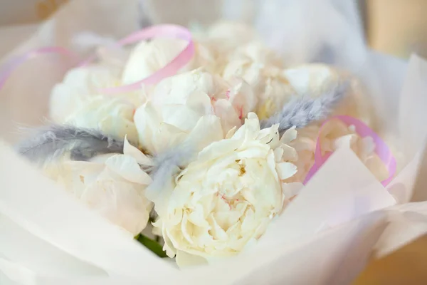 beautiful white bouquet of peonies