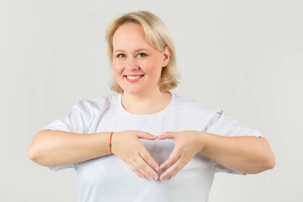 Vacker Ung Fyllig Kvinna Vit Shirt Vit Bakgrund Med Handen — Stockfoto