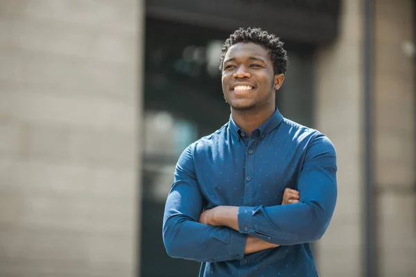 Stilig Ung Afrikansk Man Skjorta — Stockfoto