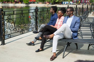 Yazın güzel Afrikalı insanlar, kadınlar ve erkekler