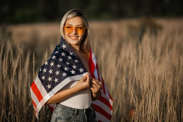 Beautiful Young Female Sunglasses American Flag — Stock Photo, Image