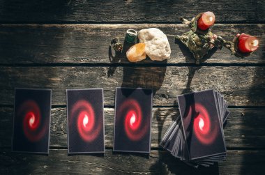 Tarot kartları fortune teller masada. Gelecekteki okuma. Kehanet kavramı.