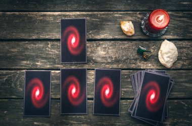 Tarot kartları fortune teller masada. Gelecekteki okuma. Kehanet kavramı.