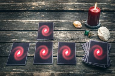 Tarot kartları fortune teller masada. Gelecekteki okuma. Kehanet kavramı.