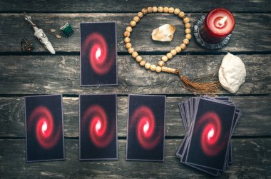Tarot kartları fortune teller masada. Gelecekteki okuma. Kehanet kavramı.