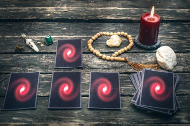 Tarot kartları fortune teller masada. Gelecekteki okuma. Kehanet kavramı.