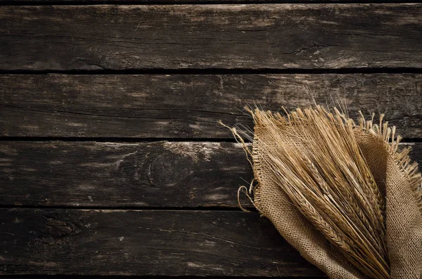 Rogge Oren Verpakt Jute Doek Leeftijd Houten Tafel Achtergrond Met — Stockfoto