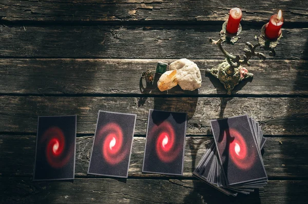 Tarot kartları fortune teller masada. Gelecekteki okuma. Kehanet kavramı.