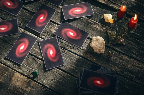 Tarot kartları fortune teller masada. Gelecekteki okuma. Kehanet kavramı.