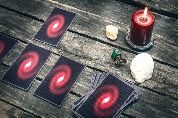 Tarot kartları fortune teller masada. Gelecekteki okuma. Kehanet kavramı.