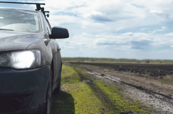 Šedé Auto Silnici Prázdný Špinavou Krajinou Auto Cestovní Koncept — Stock fotografie