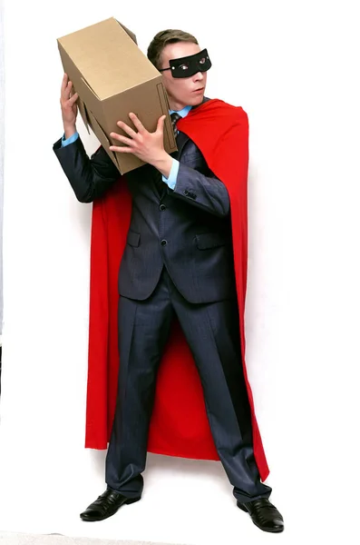 Entrega Hombre Super Héroe Con Caja Cartón Manos Aisladas Sobre —  Fotos de Stock