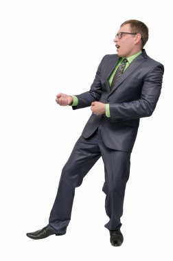 Adam kendini beyaz arka plan üzerinde izole bir ip çekerek. Halat.