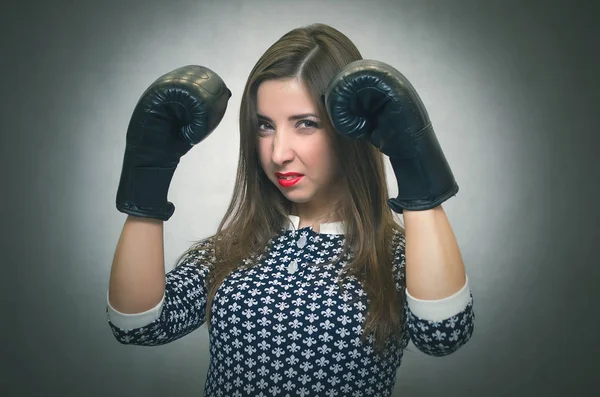 Angry Confident Woman Boxing Gloves Shouting Isolated Gray Backgroung Wicked — Stock Photo, Image