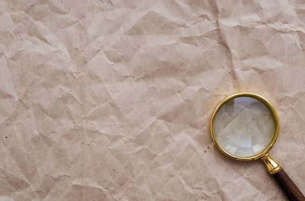Buruşuk Kağıt sayfa ve Büyüteç Camı boş. Keşfetmek, ifşa ve kavram arka plan keşfetmek Seaching,.