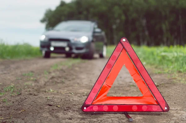 Não Combustível Suficiente Triângulo Emergência Vermelho Parar Sinal Carro Estrada — Fotografia de Stock