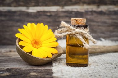 Calendula çiçek esans. Naturopathy. Bitkisel ilaç.