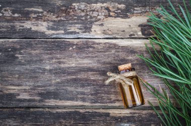 Kozalaklı uçucu yağ konsantre banyo için. Aromaterapi.