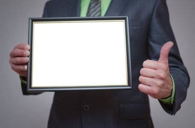 Boş diploma veya sertifika işadamı elinde alay etmek yukarıya. Kopya alanı ile boş fotoğraf çerçevesi kenarlığı.