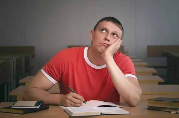 Moe Van Studie Een Student Jongen Zit Door Receptie Van — Stockfoto