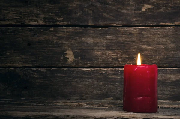 Brandende Kaars Leeftijd Houten Tafel Achtergrond — Stockfoto