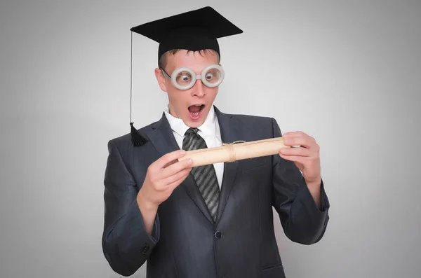 Estudante Pós Graduação Encantado Boné Com Certificado Diploma Isolado Fundo — Fotografia de Stock