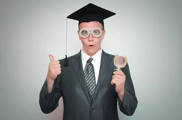 Étudiant Diplômé Excité Dans Casquette Isolé Sur Fond Gris Concept — Photo