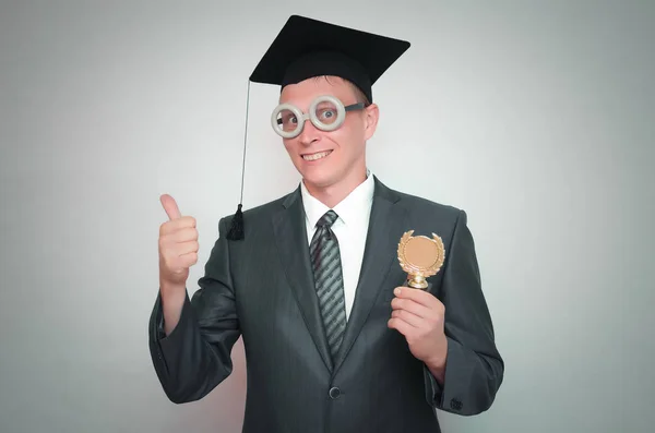 Emocionado Estudiante Graduado Tapa Aislado Sobre Fondo Gris Concepto Educativo —  Fotos de Stock