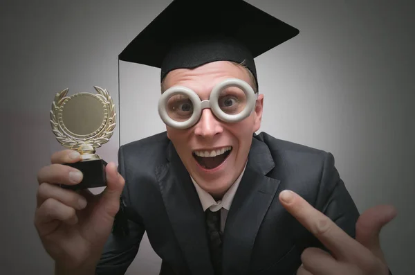 Étudiant Diplômé Excité Dans Casquette Isolé Sur Fond Gris Concept — Photo