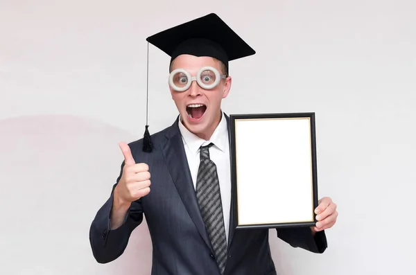 Estudiante Graduado Tapa Sosteniendo Las Manos Certificado Diploma Aislado Sobre — Foto de Stock