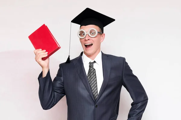 Étudiant Diplômé Avec Des Livres Isolés Sur Fond Gris Concept — Photo