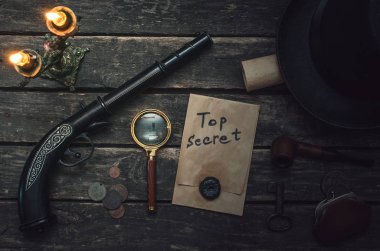 En iyi gizli belgeleri dosya, Büyüteç Camı, yasaktır boru, Melon şapkasını ve Dedektif casus ajan sikkelerinde ile cüzdan.