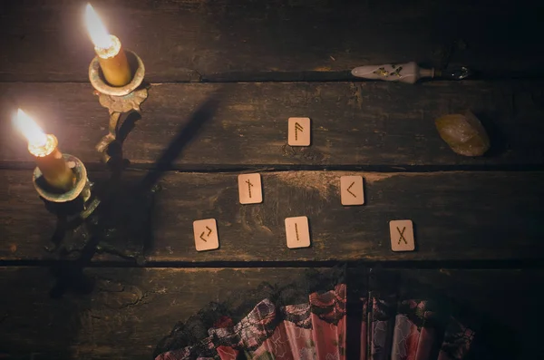 Runes Divination Magique Sur Fond Table Diseur Bonne Aventure Concept — Photo