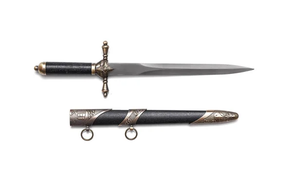 Beyaz arka plan üzerinde izole hançerin.