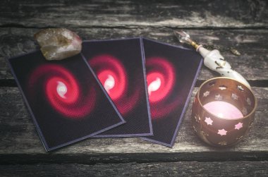 Fortune teller Resepsiyon Masa artalanını Tarot kartlar. Futune okuma kavramı. Kehanet.