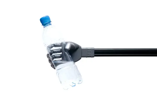 Speelgoed Robot Hand Houdt Een Fles Water Benzine Geïsoleerd Witte — Stockfoto