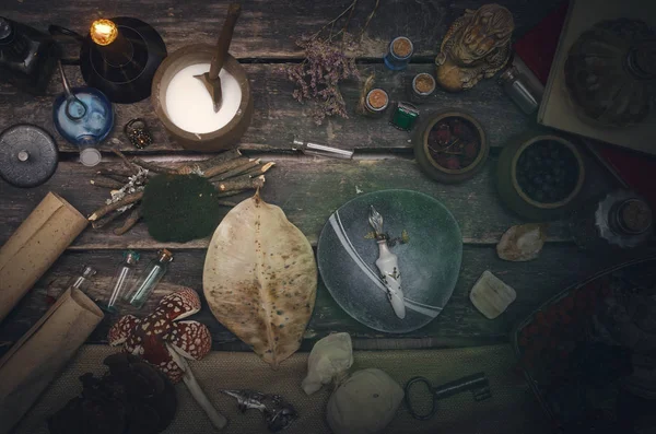 Preparación Pociones Mágicas Mesa Del Mago Brujería Druidismo Concepto Fondo — Foto de Stock