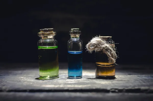 Diverse Magische Drankjes Kleurrijke Essentiële Oliën Flessen Tafel — Stockfoto