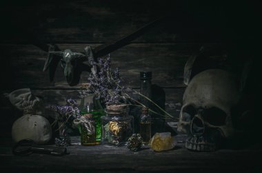 Sihirli iksir sihirli tablo arka plan üzerinde. Büyücülük kavramı.