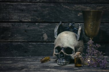 Sihirli iksir sihirli tablo arka plan üzerinde. Büyücülük kavramı.