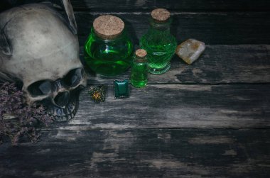 Sihirli iksir sihirli tablo arka plan üzerinde. Büyücülük kavramı.