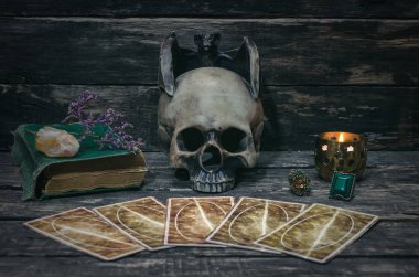 Falcı Tarot kartları arka plan masa. Futune okuma kavramı. Kehanet.