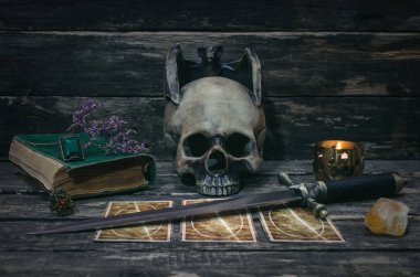 Fortune teller Resepsiyon Masa artalanını Tarot kartlar. Futune okuma kavramı. Kehanet.