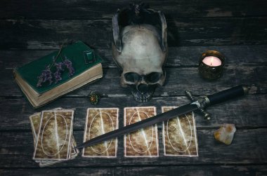 Fortune teller Resepsiyon Masa artalanını Tarot kartlar. Futune okuma kavramı. Kehanet.