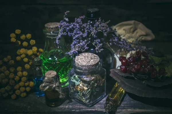 Toverdrank Magische Tabelachtergrond Kruidengeneeskunde Concept Achtergrond — Stockfoto