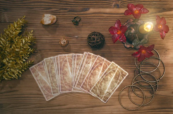 Fortune Teller Resepsiyon Masa Artalanını Tarot Kartlar Futune Okuma Kavramı — Stok fotoğraf