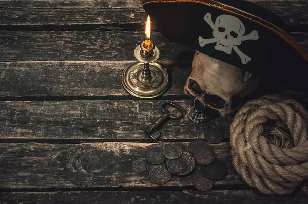 Pirate Captain Table Pirate Hat Human Skull Treasure Coins Mooring — Stock Photo, Image