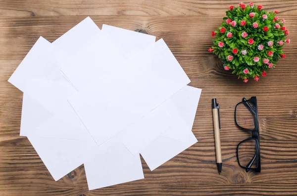 Lege Examen Tickets Pen Brillen Groene Plant Het Bureau Van — Stockfoto